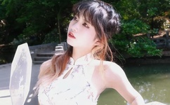 每走走一步重重地撞一下视频